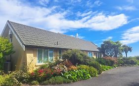 Golden Hills Farm Cottage With Swimming Pool
